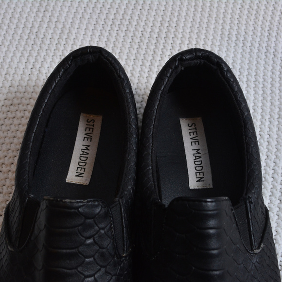 ‼️SOLD‼️Steve Madden Slip ons - Picture 3 of 6